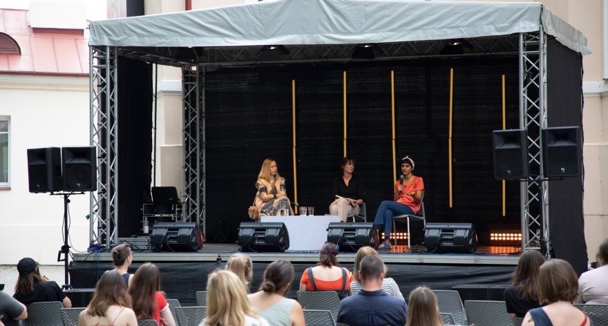 Discussion about the inclusion of foreigners in the culture at the House of Histories exhibition space